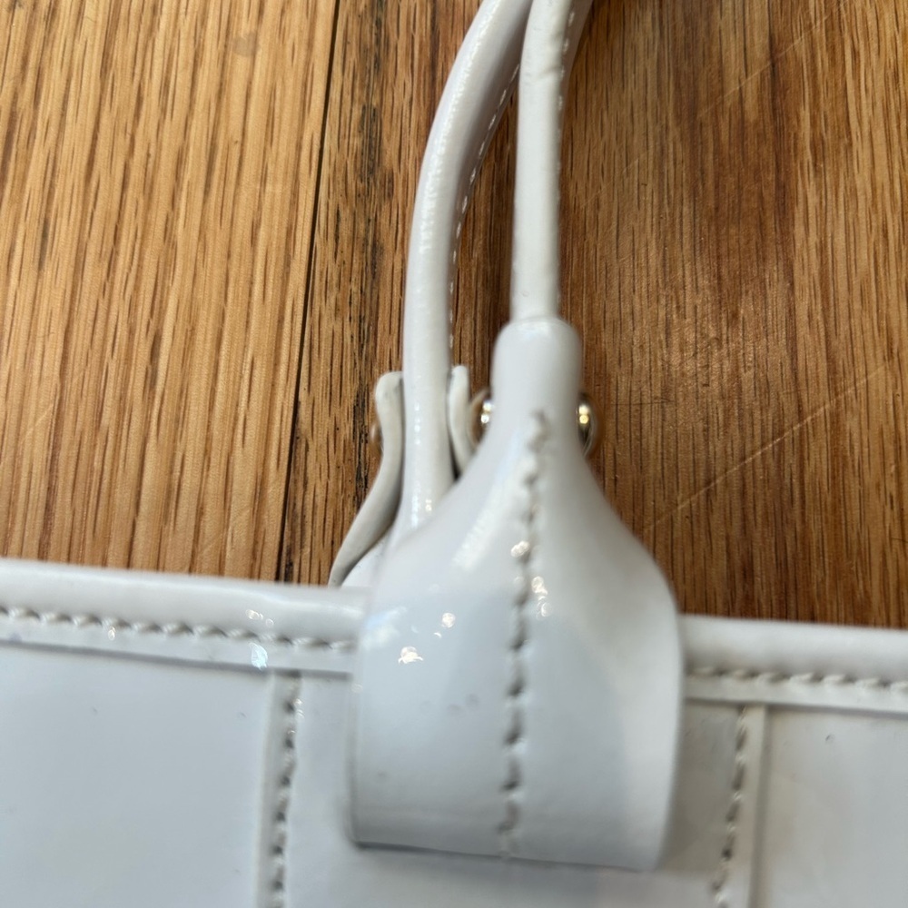 Chic Dooney & Bourke White Leather Tote with Gold Accents - Picture 8 of 15